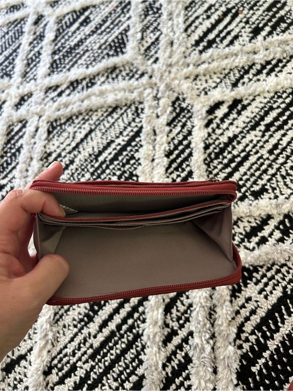 Travelon maroon hobo bag purse with internal rfid protector pocket - Picture 10 of 10